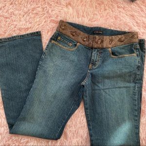 CUTEST low waist flare jeans!